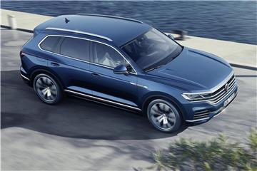 Schickt VW ab Juni zu den Händlern: Das 4,88 Meter lange SUV Touareg in dritter Generation. Foto: Volkswagen AG