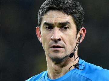 Schiedsrichter Alberto Undiano wird das Bayern-Spiel leiten. Foto: Marius Becker