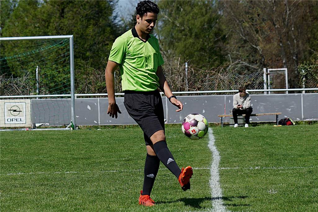 „Dich sollte man töten“: Sportgericht verhandelt Spielabbruch Schiedsrichter El-Osman Yeser wurde im Spiel der SG Massen III gegen den TSC Kamen II auf das Heftigste bedroht.