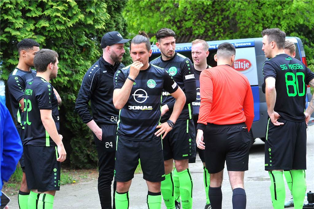 Spielabbruch zwischen VfL Schwerte und SG Massen – der Staffelleiter muss angerufen werden Schiedsrichter Meik Jahr informierte die Spieler der SG Massen, dass er die Partie auf dem Schwerter Schützenhof in der zweiten Halbzeit nicht mehr leiten kann.