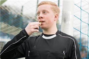 Schiedsrichter Simon Henninger ist Opfer von Gewalt auf dem Fußballplatz geworden. Foto: Fabian Sommer