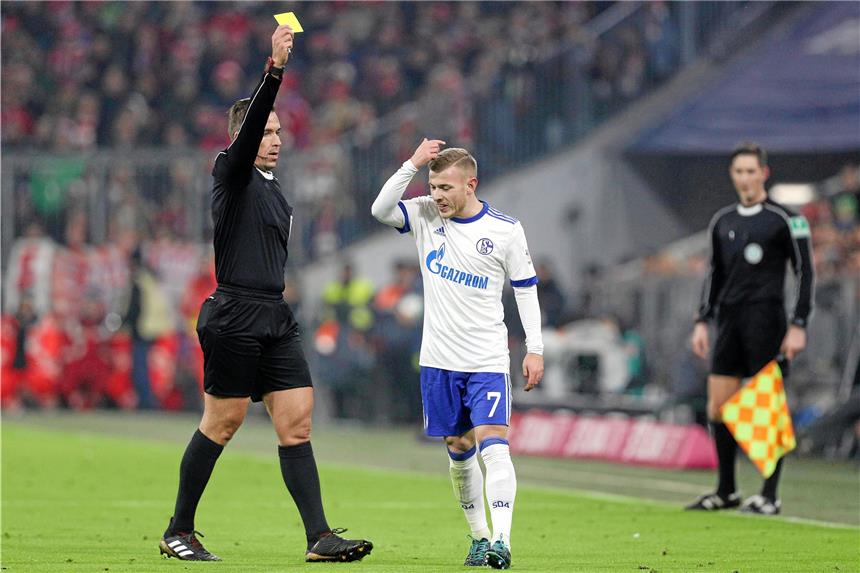 Wer den Nationalspieler gegen Hoffenheim vertreten könnte Schiedsrichter Tobias Stieler zeigt Max Meyer in München die Gelbe Karte – jetzt ist der Schalker Mittelfeldspieler gesperrt. Offen ist, wer Meyers Platz gegen Hoffenheim übernimmt.