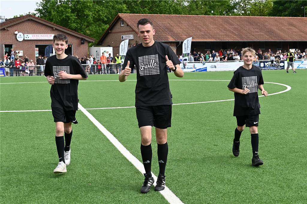 Schiedsrichter und Influencer "Qualle" zu Besuch in Dorsten, 4.5.2024