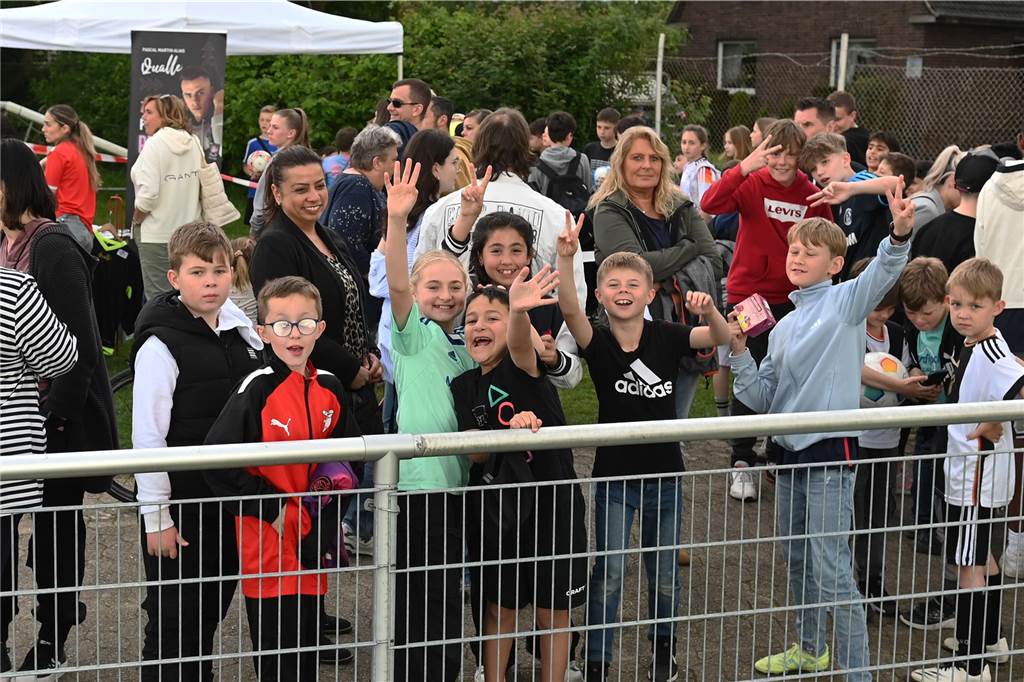 Schiedsrichter und Influencer "Qualle" zu Besuch in Dorsten, 4.5.2024