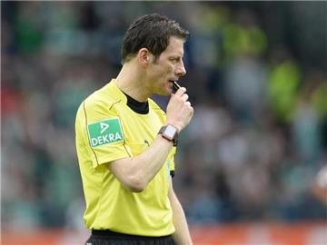 Schiedsrichter Wolfgang Stark wird als Video-Assistent statt in Hannover nun in Leverkusen eingesetzt. Foto: Patrick Seeger