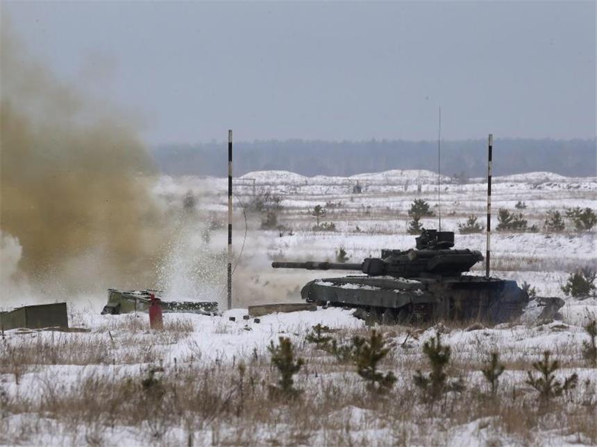 Misstrauen zwischen Konfliktparteien in Ostukraine bleibt groß Schießtraining in einem Panzer der ukrainischen Armee unweit von Kiew. Die internationale Gemeinschaft sorgt sich um die - noch nicht einmal begonnene - Waffenruhe. Foto: Sergej Dolzhenko