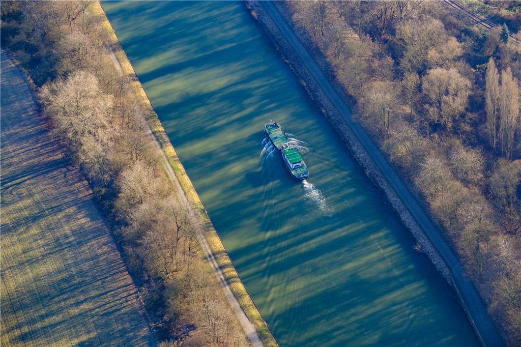 Schiff auf dem Wesel-Datteln-Kanal.