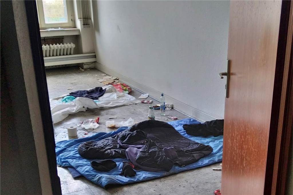 Schlafplatz eines Gelegenheitsbewohners - auch das kommt im Haus offenbar immer wieder vor.