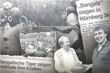 Schlagzeilen schrieben 1983 die Footballer der Bengals Castrop-Rauxel. Ihr Manager Ulrich Hallerbach (rechts) war eine treibende Kraft, den Sport hier zu etablieren und überreichte auch dem Zeitungsfotografen nach einem „Sportunfall“ einen echten Football aus Leder.