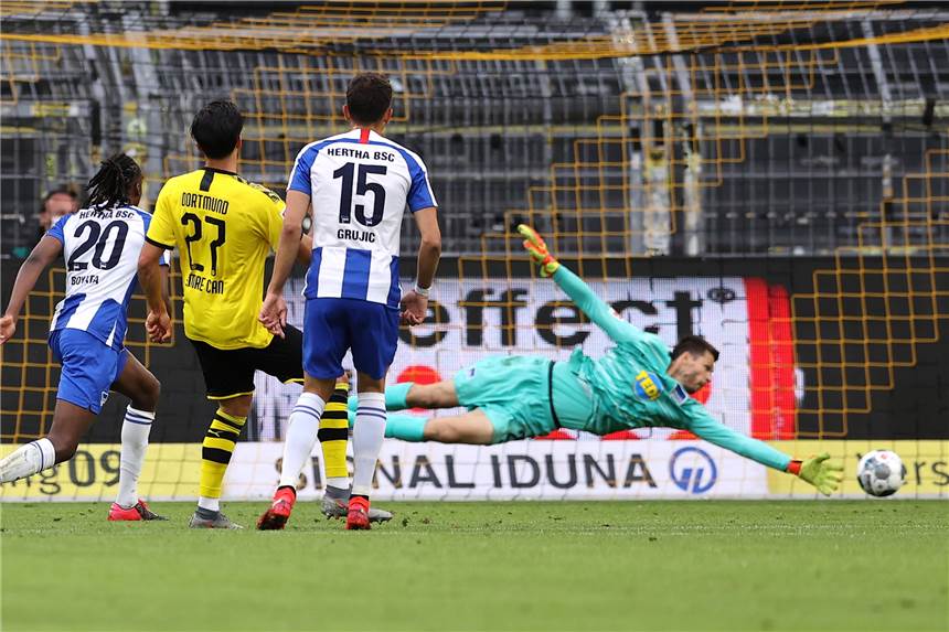 1:0 gegen Hertha - Can-Schlenzer macht BVB zum großen Spieltagsgewinner Schlenzer ins Glück: Emre Can erzielt das 1:0 für den BVB gegen Hertha BSC.