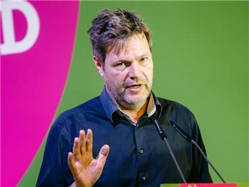 Schleswig-Holsteins Umweltminister Robert Habeck (Grüne) plädiert vor den Jamaika-Sondierungen für größtmögliche Gelassenheit. Foto: Markus Scholz