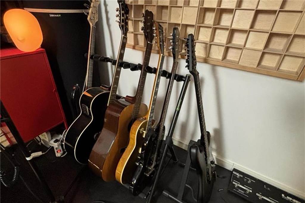 Die Hit-Schmiede: Stefan Schlichte mischt im Studio Songs von morgen Gitarren
