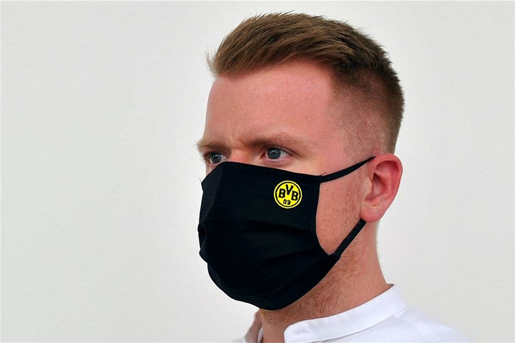 Über 50.000 Bestellungen! Schalke-Fan produziert BVB-Schutzmasken Schlichtes Design mit BVB-Logo - die schwarzgelbe Gesichtsmaske ist ab Mitte Mai erhältlich.