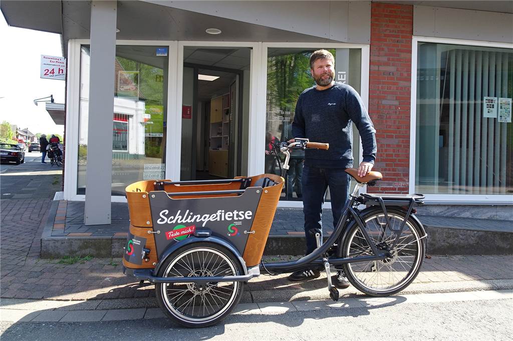 Markt, Meile und mehr: Menschen stimmen sich bei Sonnenschein auf den Mai ein Schlingefieste steht parat