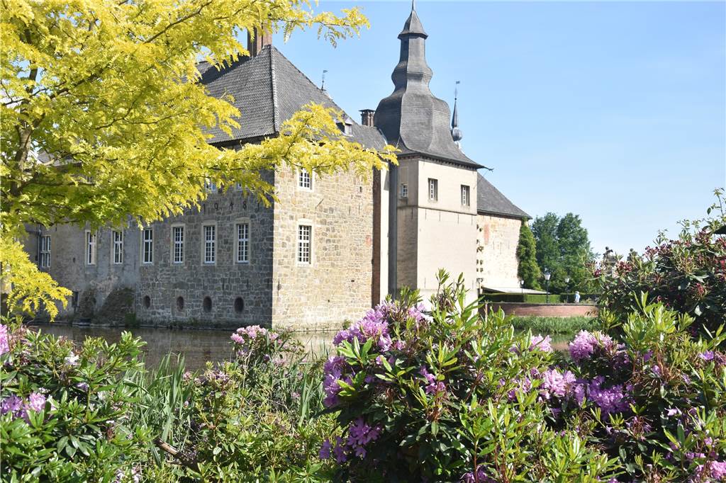 Wanderlust - Fünf grüne Wanderwege im Ruhrgebiet Schloss Lembeck im Lippetal.