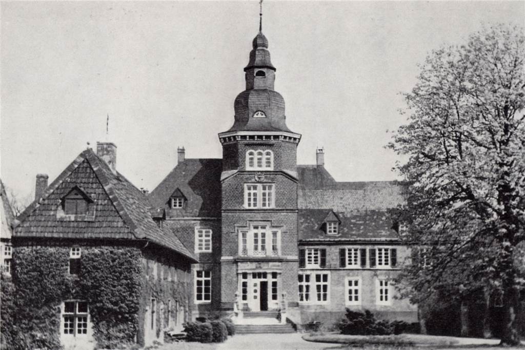 Vinnum: Viel Lob für den neuen Dorfladen - aber heftige Kritik an der Verkehrsbelastung Schloss Sandfort ziert diese Postkarte - vermutlich aus dem Jahr 1950.