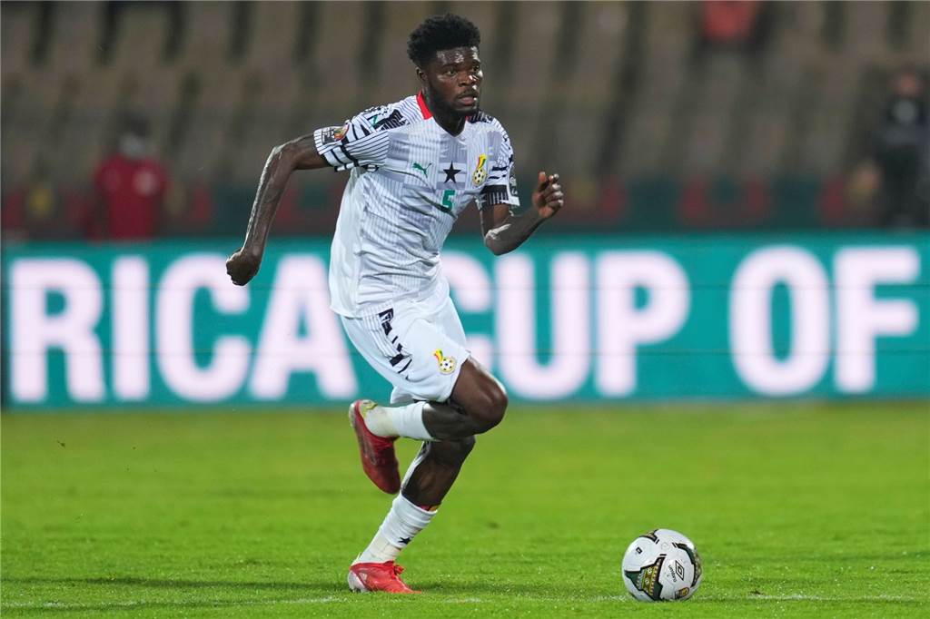 BVB-Talentetrainer Addo mit Ghana bei der WM: Deutsche „Doppelmoral“ bei Katar-Kritik Thomas Partey rennt mit dem Ball.