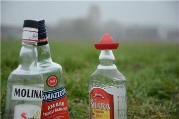 Schnaps im Schatten der Karnevalsumzüge in Wüllen und Ottenstein? Ordnungsamt und Jugendwerk wollen gemeinsam darauf achten, dass vor allem Jugendliche nicht an harten Alkohol gelangen.