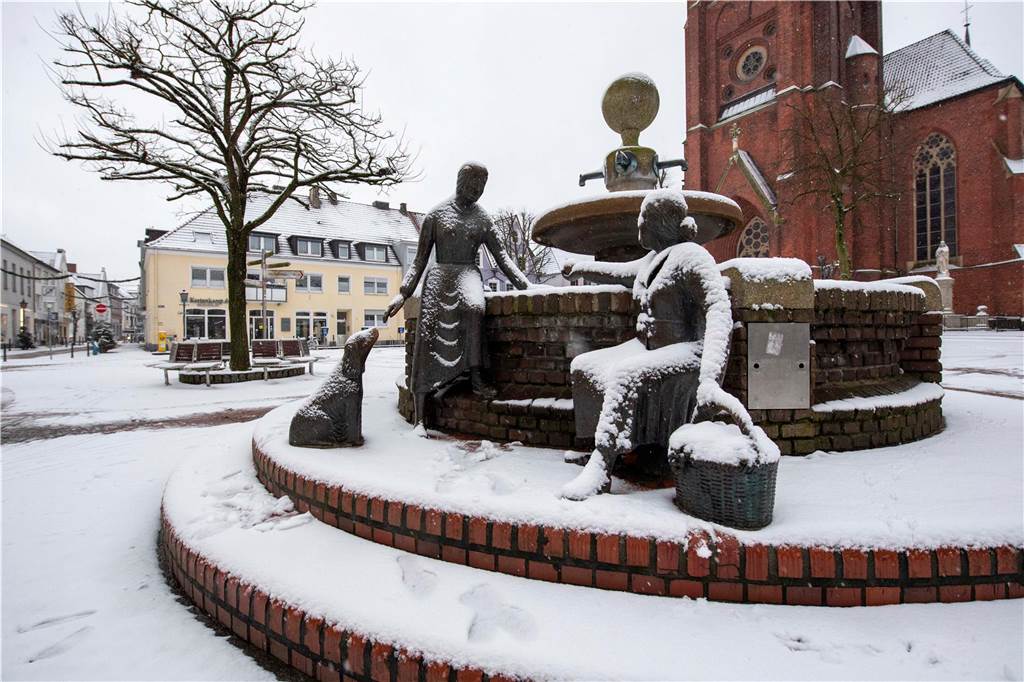 Schnee hat Haltern in eine weiße Winterlandschaft verwandelt. Wir waren in der Innenstadt, in Lavesum, Sythen und am Silbersee.