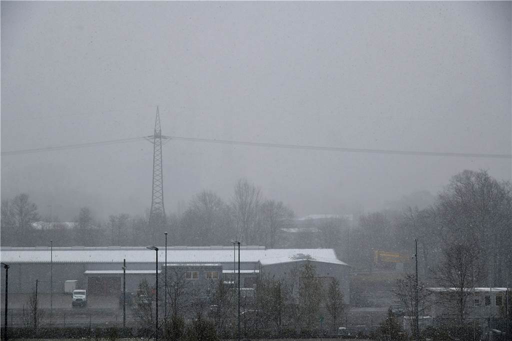 Schneeschauer in Lünen: Wetterdienst warnt auch vor Sturmböen Schneefall im April in Lünen.