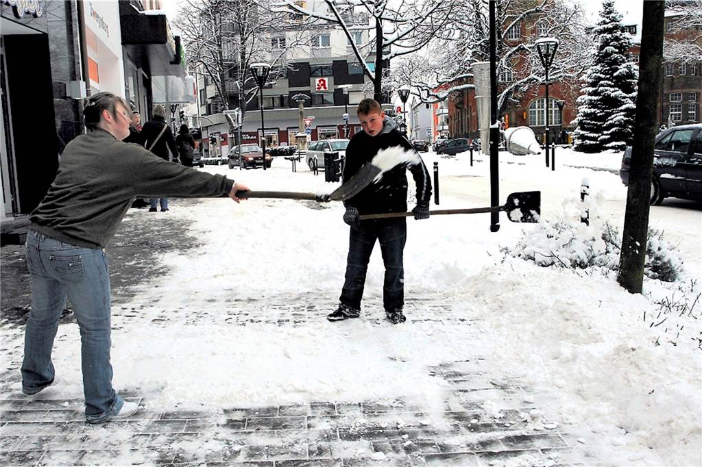 Schneemassen wie selten mussten die Schwerter Anfang Januar 2009 von den Bürgersteigen und Straßen schaufeln.