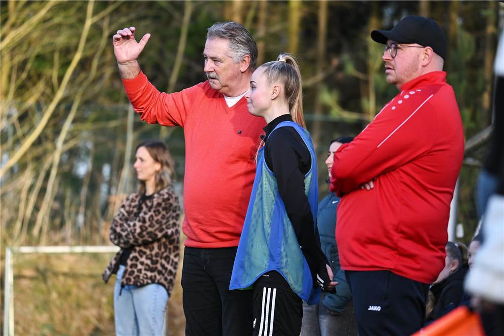 Schnell geht Borussia Dortmund mit 2:0 in Führung, nach dem Anschlusstreffer von Concordia Flaesheim keimt für eine Zeit lang Hoffnung beim Gastgeber auf - ehe der BVB noch vor der Pause nachlegt. Am Ende gewinnt der Tabellenführer mit 5:1.