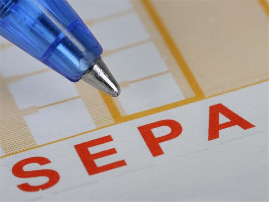 Umstellung auf Sepa-Zahlung in Deutschland fast geschafft Schneller, besser, billiger - damit werben Banken für den europaweiten Zahlungsverkehrsraum SEPA. Foto: Uwe Anspach