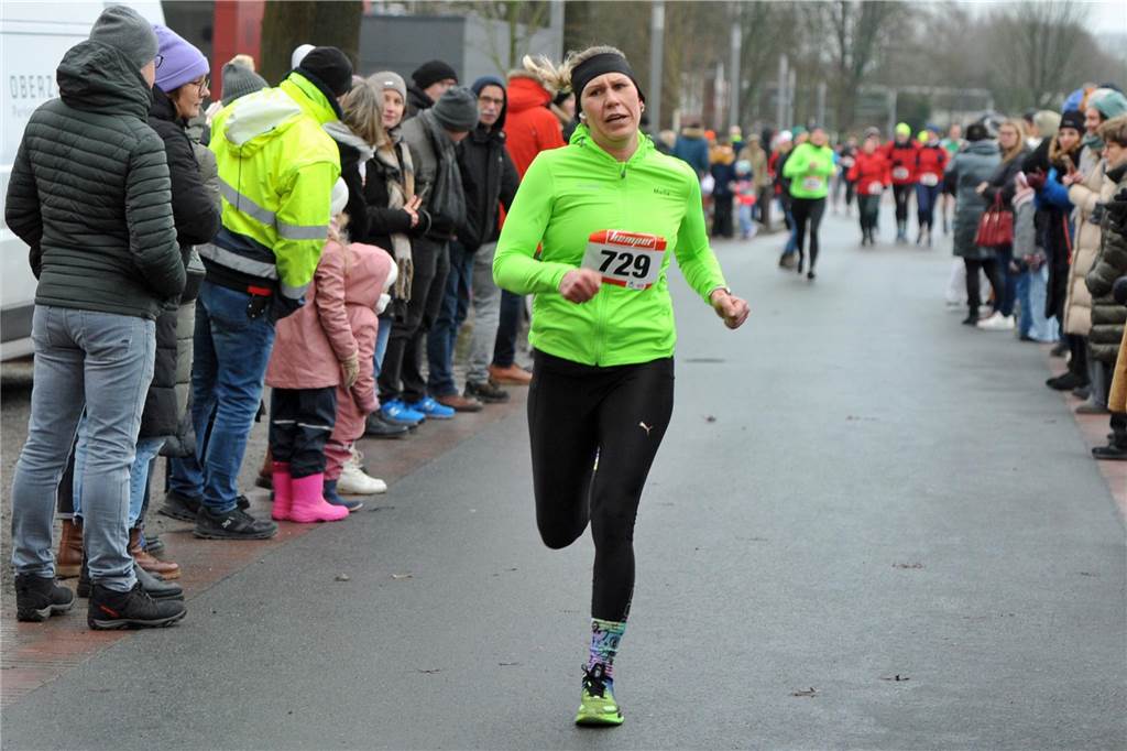Tim Lammers-Xiang hängt alle ab Schnellste Frau über 15 Kilometer: Melanie Kottemölle vom Südlohner Lauftreff.