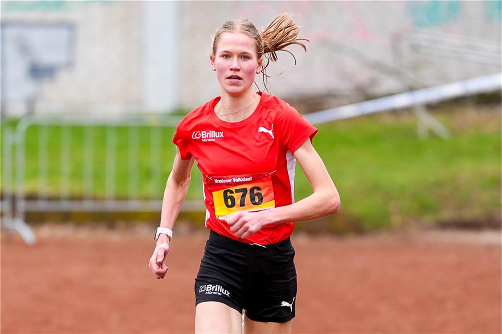635 Finisher beim Volkslauf: Paul Kneifel dritter beim 5km Lauf Schnellste Teilnehmerin über 5 Kilometer war Pia Schlattmann.