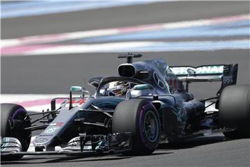 Schnellster beim Training in Le Castellet: Mercedes-Pilot Lewis Hamilton Foto: Claude Paris