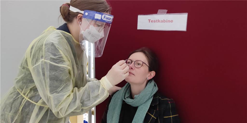 Coronatest-Wirrwarr: 9 Euro, 3 Euro oder kostenlos – jeder macht es anders Schnelltests sind seit 30. Juni 2022 nicht mehr grundsätzlich kostenlos. Unsere Autorinnen haben seitdem unterschiedliche Erfahrungen gemacht. (Archivbild)