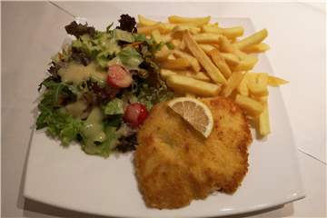 Schnitzel Wiener Art aus der "All you can eat-Karte".