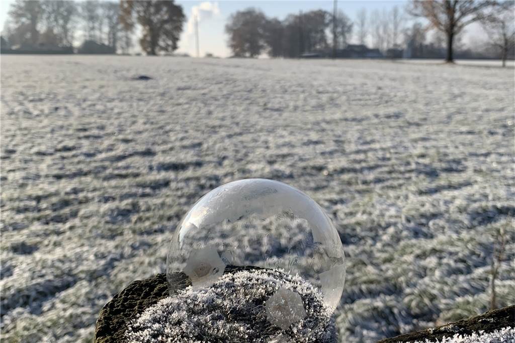 Schöne Stimmung mit gefrorenen Seifenblasen.