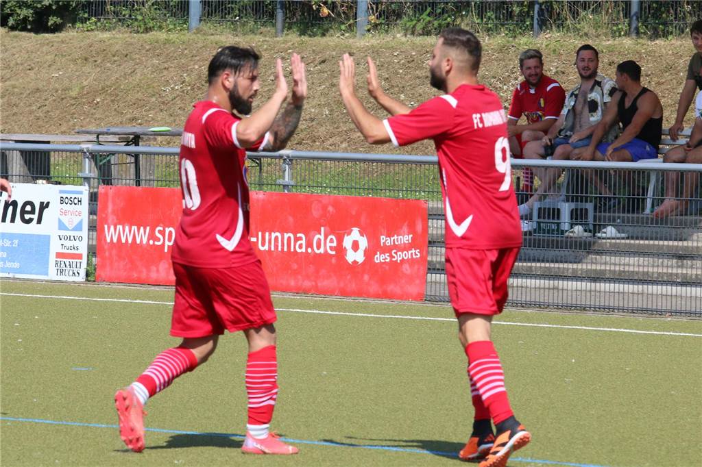 Saisonstart der Unnaer Fußballteams mit Schulnote: Bei 3 Teams ist die Versetzung gefährdet Schon 26 Tore erzielte der FC Romania in dieser Saison (hier jubelt Alex Cofario über seinen Treffer in Königsborn).