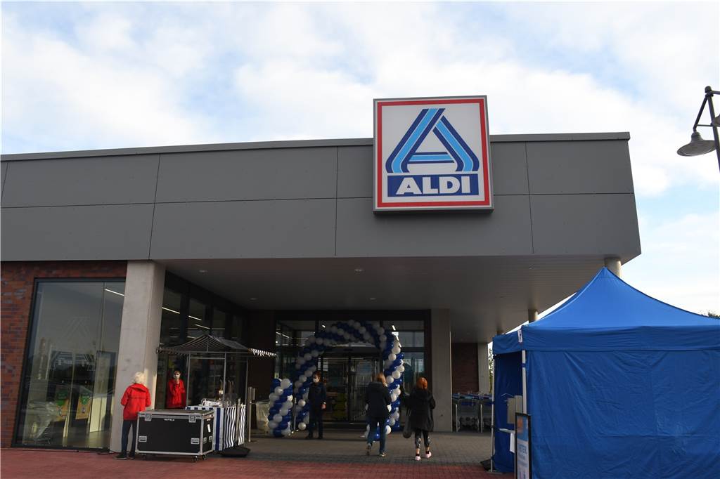 Neuer Aldi in Selm: Supermarkt an der Kreisstraße hat jetzt geöffnet Schon ab 7 Uhr kamen einige Kunden, um sich den neuen Aldi-Markt anzuschauen.