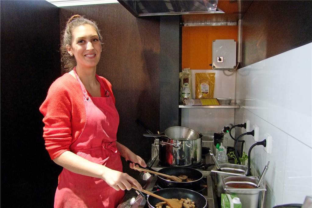 Tochter eines Gastronoms aus Neapel eröffnet in Dortmund neues „Daily Italia“ Schon als Kind hat Laura de Rosa (27) in Töpfe und Pfannen geschaut. Das macht sie heute in ihrem eigenen Restaurant.