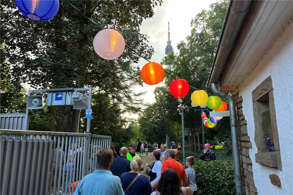 Schon an den Eingängen verdeutlichten die Lampions den Westfalenpark-Besuchern: Heute ist wieder Lichterfest.