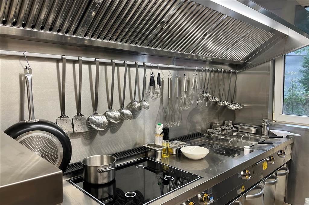 „Restaurant mit Kneipen-Feeling“: Hörder Treff öffnet mit neuem Konzept Neue Küche der Gaststätte Hörder Treff.