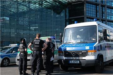 Schon bei früheren Demonstrationen der AfD hatten linke Protestierer versucht, Absperrungen der Polizei zu überwinden. Foto: Paul Zinken