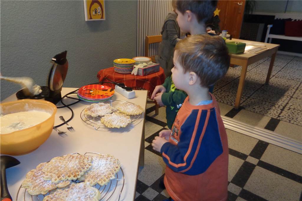 Schon das Waffelbacken im Kindergarten war als Aktion für die „Hilfe für Senegal" bestimmt. Mit den Einnahmen können acht 50-Kilogramm-Säcke Reis gekauft werden.