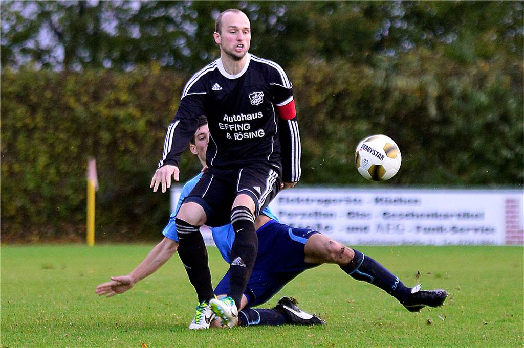 TuS Wüllen präsentiert sein neues Trainerduo Schon ein paar Jahre her: Maik Hollweg, hier als TuS-Kapitän in der Saison 2013/14, nach der er seine Laufbahn beendete.