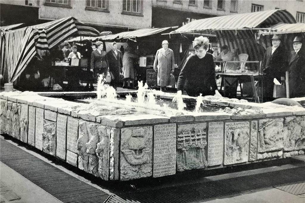 Front gegen Dauer-Abbau des Stadtbrunnens auf dem Marktplatz wächst Schon immer war der Tisa-Brunnen ein beliebtes Wahrzeichen für die Dorstener.