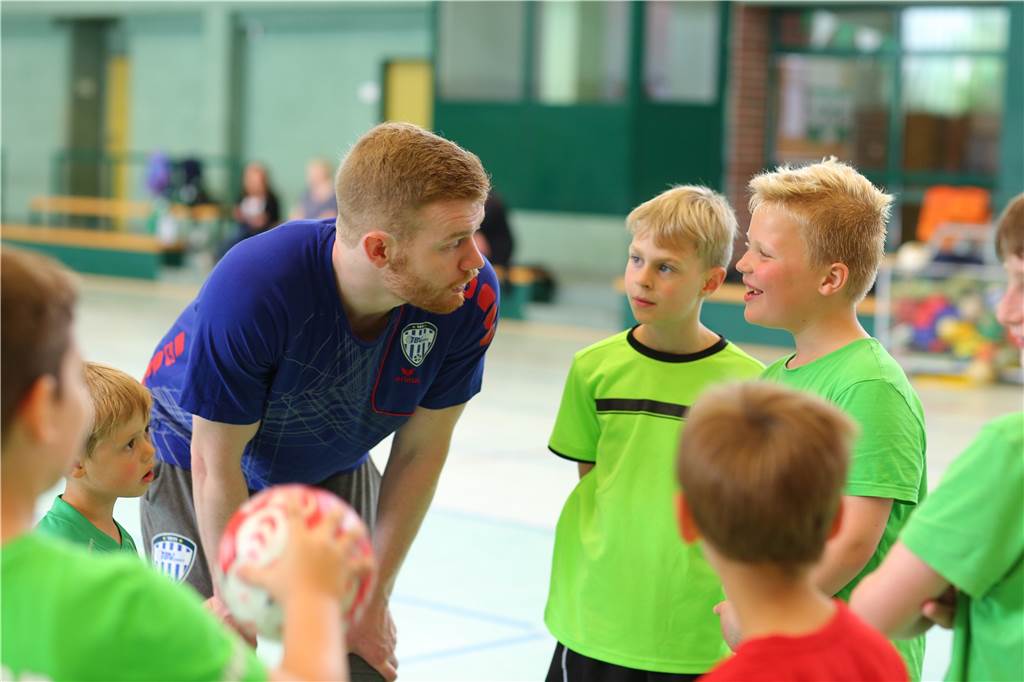 Olfens bekanntester Handballer verlässt die Schweiz und geht nach Skandinavien Schon in der Vergangenheit leitete Max Höning ein Jugendtraining bei seinem Heimatverein, dem SuS Olfen. Die Arbeit mit dem Nachwuchs hat es dem Profi besonders angetan.