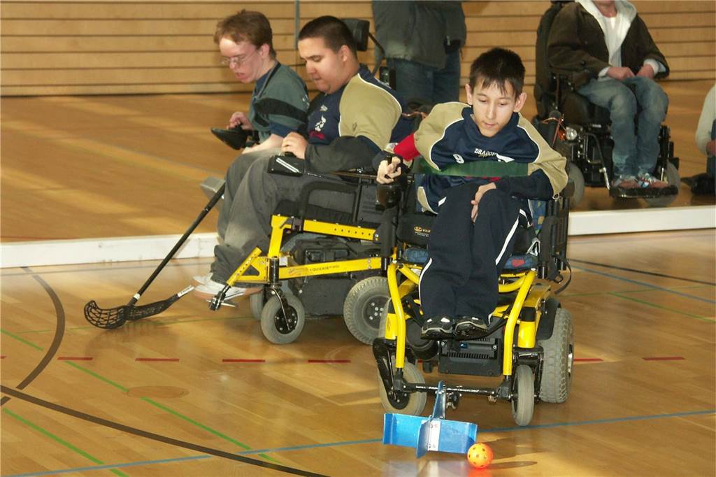Spendenaufruf von JP Kraemer und Montana Black: Tausende Euro in kurzer Zeit für Dortmunder Rollstuhlfahrer Schon in jungen Jahren hat Roman Hill mit Powerchair-Hockey begonnen. Mittlerweile spielt er in der Deutschen Nationalmannschaft.
