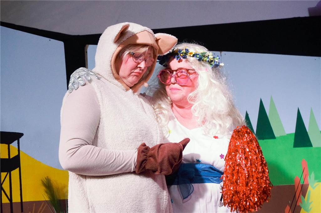 Karneval: Frauen präsentieren diese Session „Kirchhellen hautnah“ Schon seit vielen Jahren belustigen die Frauen andere Frauen aus Kirchhellen zu Altweiber.