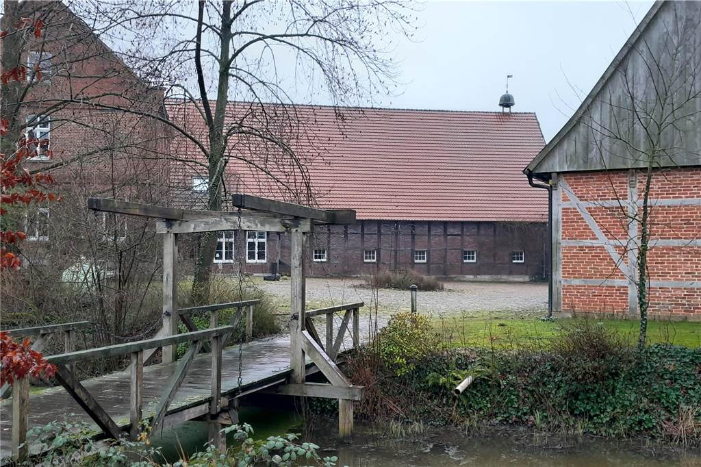Schon um 1370 wird der Hof Stenhorst, später Schulze-Steinhorst, heute Schulze Pellengahr, erstmals erwähnt. 