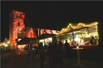 Schon zum Auftakt bestach der Adventsmarkt durch seine schöne Atmosphäre.