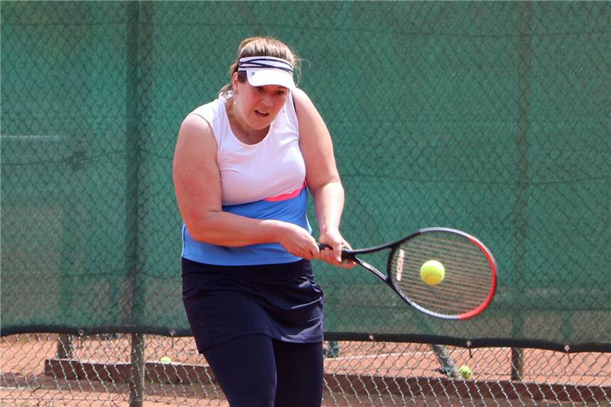 Stadtlohner Damen ziehen erneut ins Halbfinale des WTV-Pokals ein Schon zum Regionalligaauftakt konnte Sarah Bertels für BW Stadtlohn punkten, nun steuerte sie gemeinsam mit Lena Arntzen im Doppel den dritten Punkt zum 3:0 im WTV-Vereinspokal gegen den TC Deuten bei.