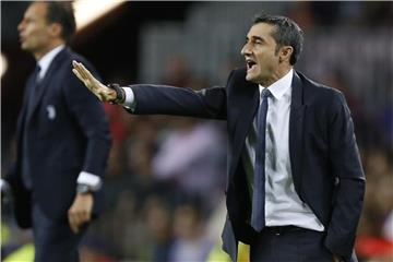 Schonte beim Pokalspielbei Real Murcia zahlreiche seiner Stars: Barcelona-Trainer Ernesto Valverde. Foto: Francisco Seco