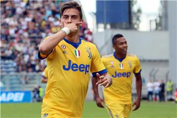 Schoss Juventus im Alleingang zum Sieg: Paulo Dybala (l). Foto: Elisabetta Baracchi